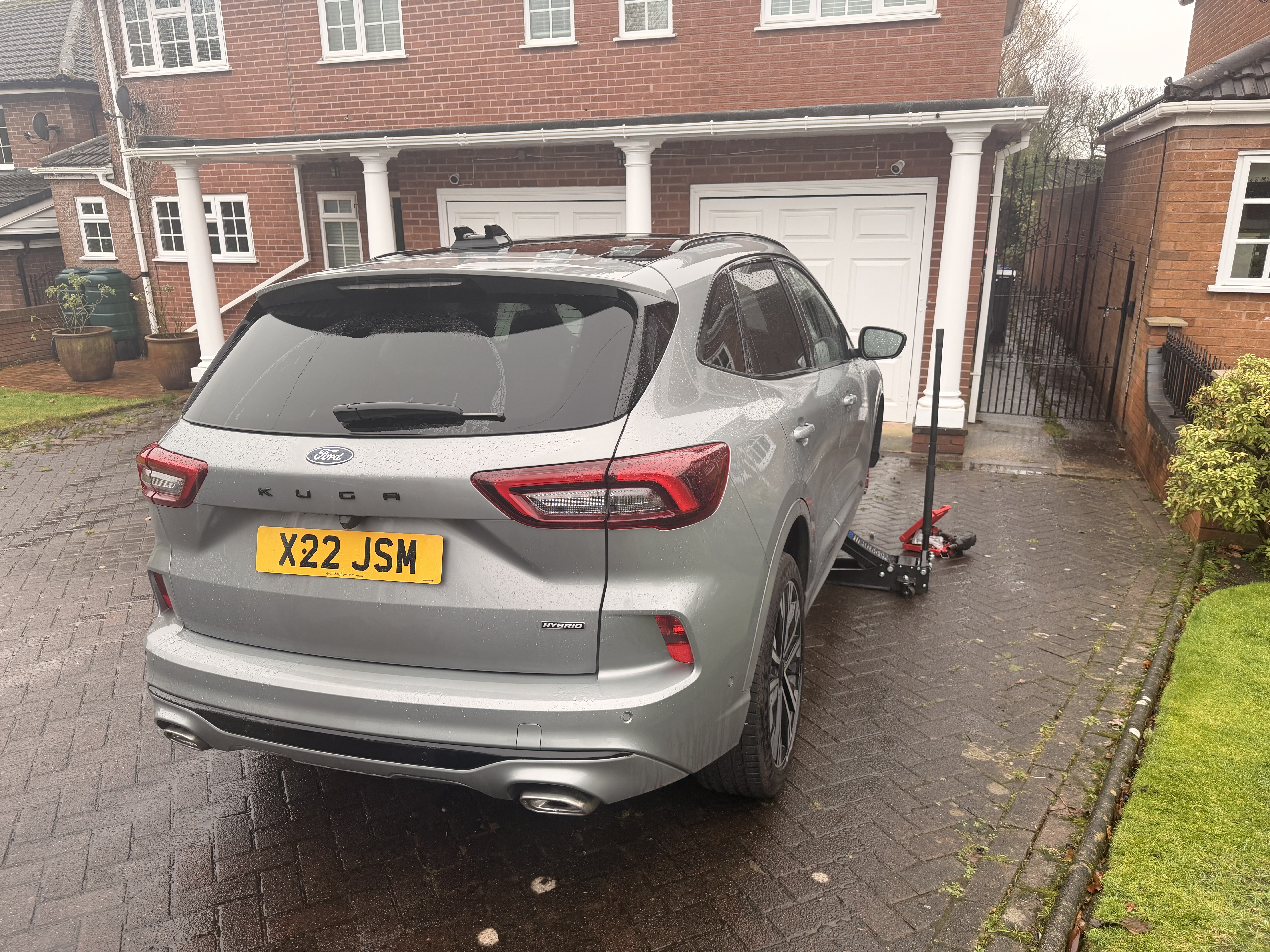 Safe and professional car tyre puncture repair at your location