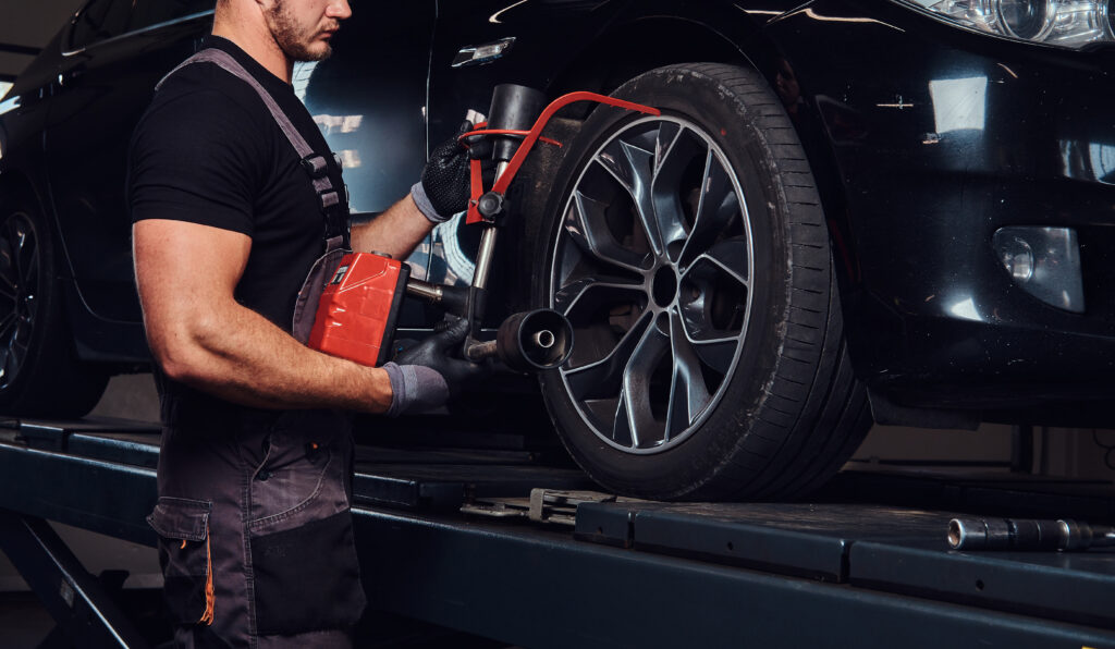 Mobile tyre fitting Greenfield available 24/7. We provide emergency tyre replacement, puncture repair and quick roadside assistance.